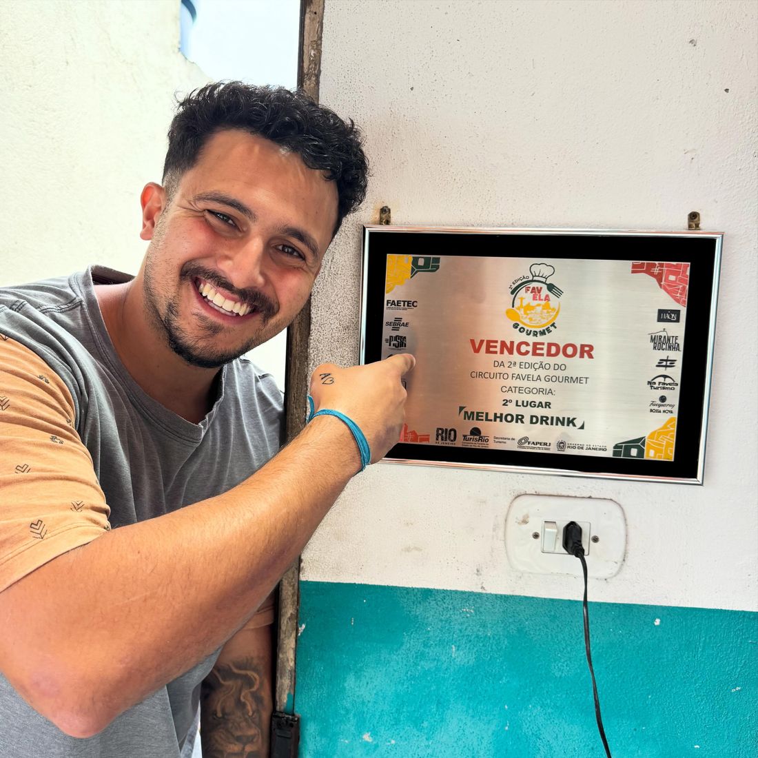 Placa de premiação Melhor Drink no Circuito Favela Gourmet